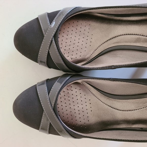 Lifestyle heels, dark Grey w patent leather accents, all man made, sz 9.5W - Picture 6 of 11